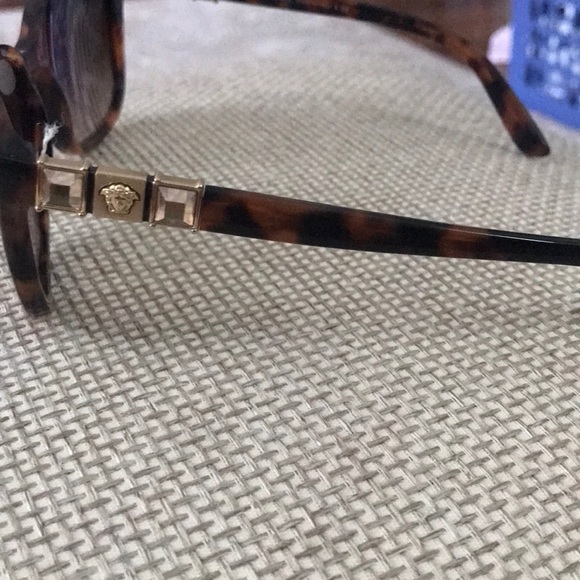 VERSACE Tortoise shell Womens Sunglasses - Picture 4 of 7